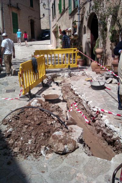 Obres Millora Canalització Font de Na Mas Carrer De la Rosa (Maig 2012)