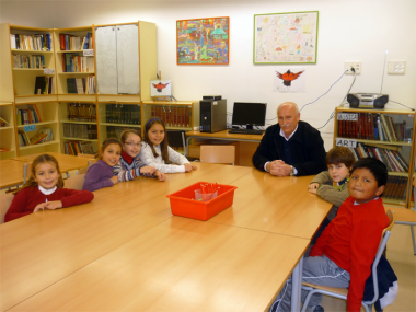 El Batle amb els nens del Col.legi Municipal Nicolau Calafat