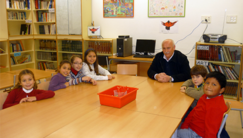 El Batle amb els nens del Col.legi Municipal Nicolau Calafat